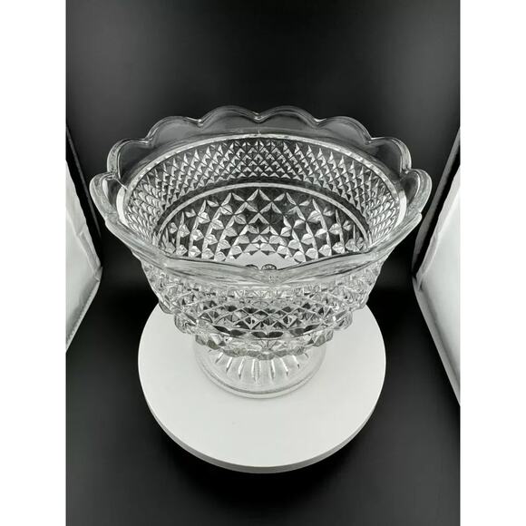 Vintage Anchor Hocking Wexford Clear Glass Footed Bowl - Picture 2 of 3